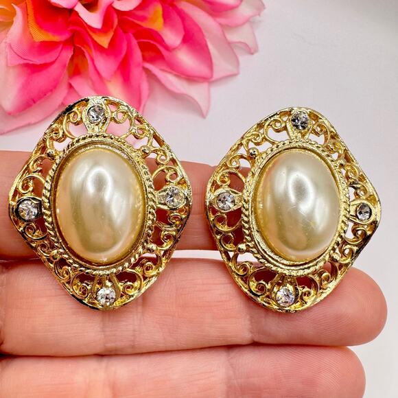 Vintage Faux Pearl Cabochon Filigree Rhinestone Huge Romantic Chic Clip Earrings - Picture 1 of 13